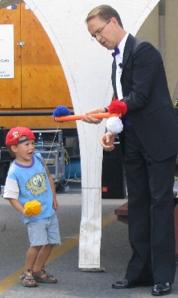 Richard Young the Magician at Canmore Street Festival